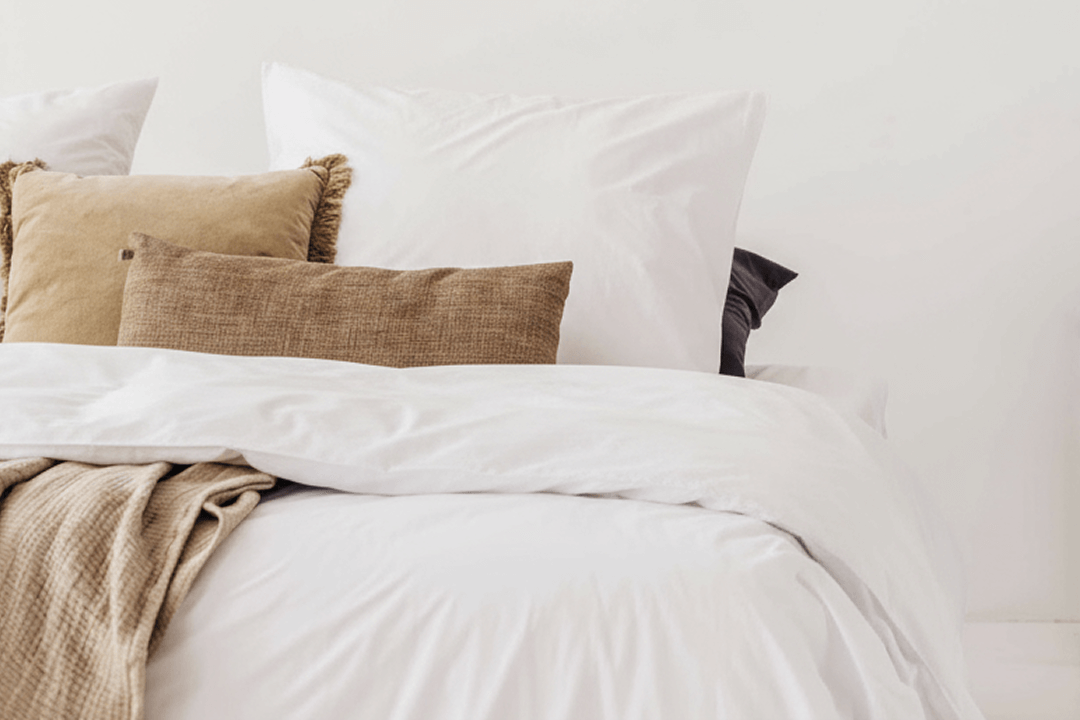 Matt sleeps white percale bedsheet